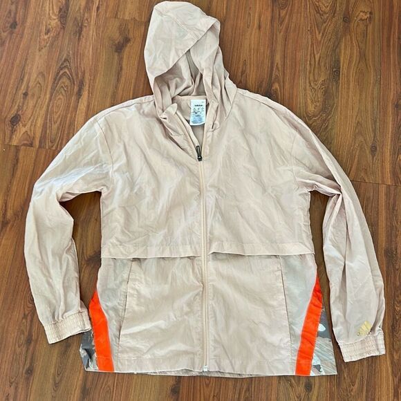 St. John silky beige sleeveless top. Size M - Picture 1 of 5